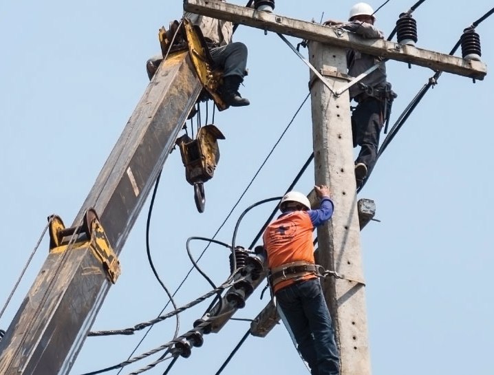 العقوبات تحرم السوريين من الكهرباء … مسؤول في «الكهرباء»: لا يوجد تصدير.. وتوقف 8 مجموعات توليد بسبب نقص الطاقة