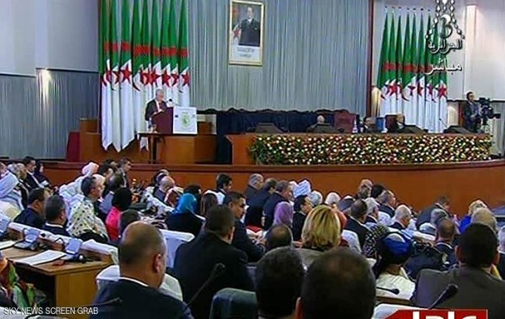 البرلمان الجزائري يصادق بالأغلبية على تعديل الدستور الجديد
