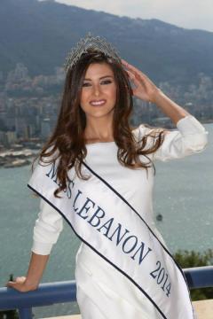 ملكة جمال لبنان سالي جريج تلفت الأنظار بأول جلسة تصوير