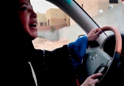 الداخلية السعودية محذرة النساء من قيادة السيارات: سنطبق الأنظمة بحزم