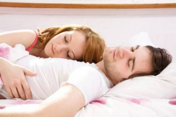 عدم تقاسم السرير بين الزوجين له منافع زوجية إكتشفها!