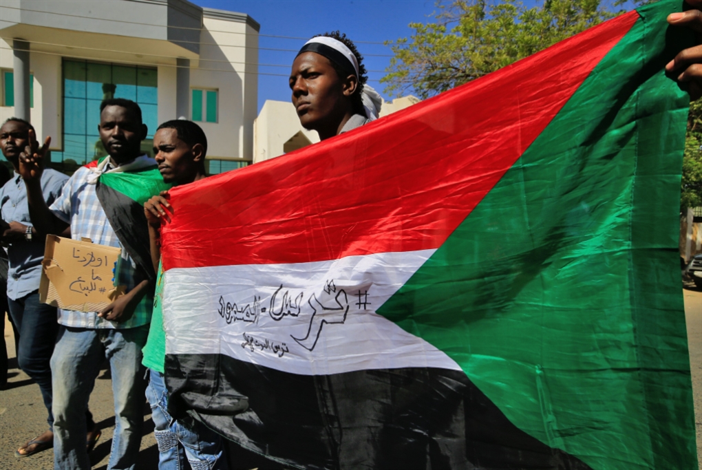 السودان.. الحكومة تواصل استرضاء الأميركيين: موافقة على تسليم البشير
