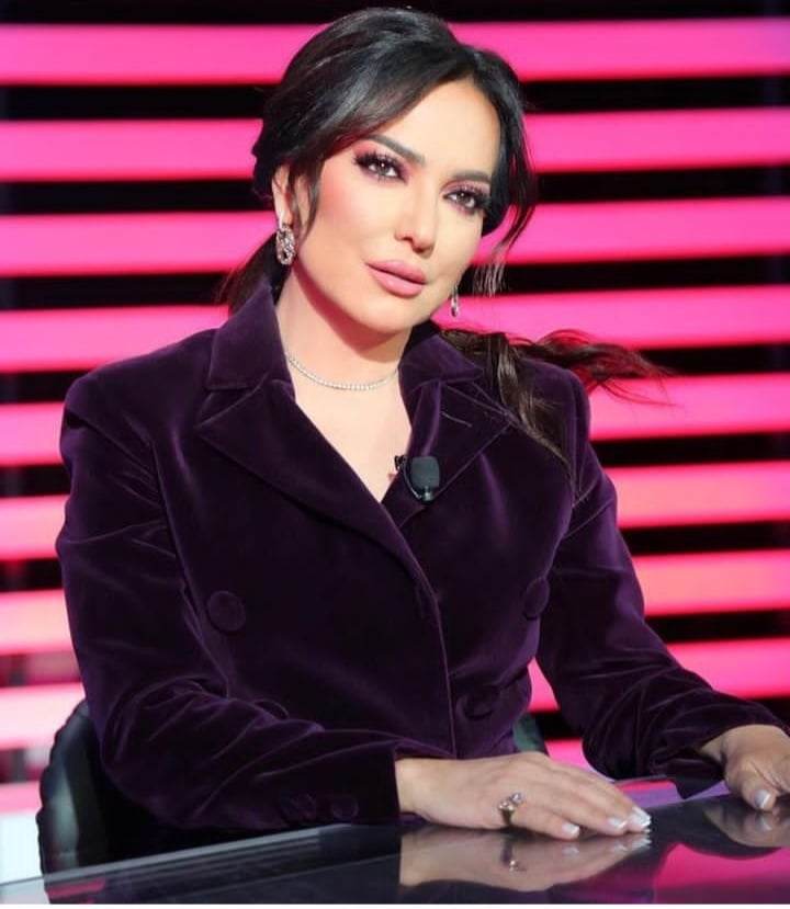 النجمة أمل عرفة تشارك جمهورها صوراً من لقائها عبر تلفزيون الجديد