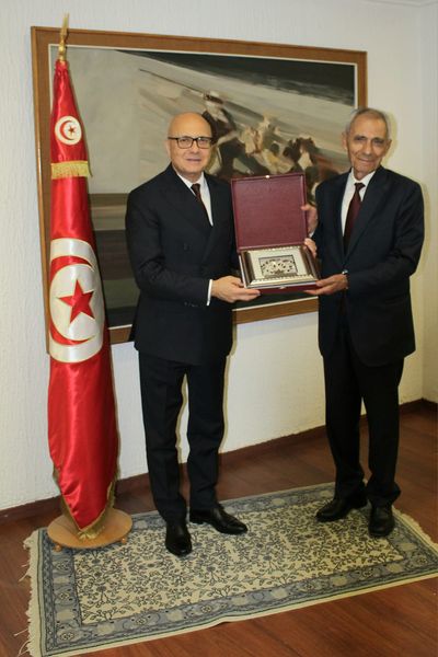  وزير الفلاحة والموارد المائية والصيد البحري السيّد عبد المنعم بلعاتي يستقبل  سفير دولة أرمينيا بتونس الدكتور آرشاك بولاديان