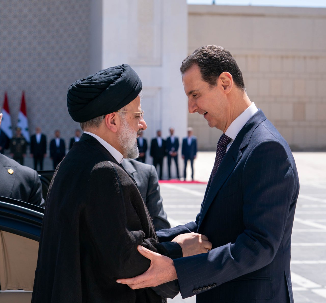 الرئيس الأسد يستقبل الرئيس الإيراني في قصر الشعب