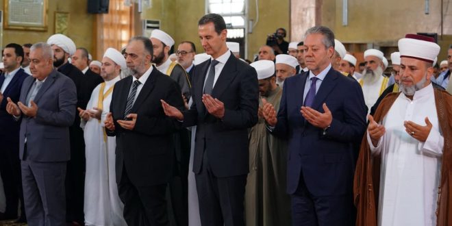الرئيس الأسد يشارك بإحياء ذكرى المولد النبوي الشريف في جامع عمر بن الخطاب بمدينة اللاذقية