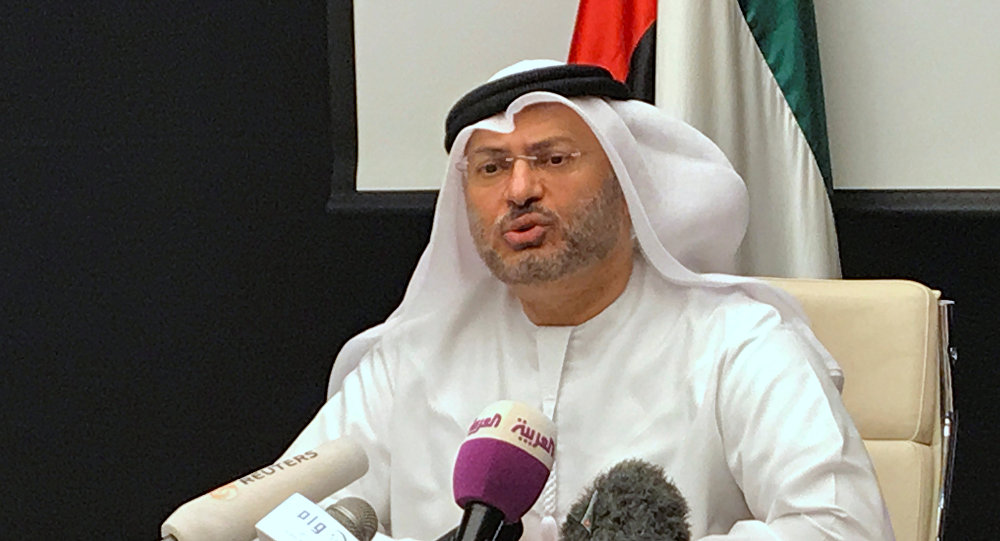 الإمارات ترد على أحمد شفيق بشأن منعه من السفر