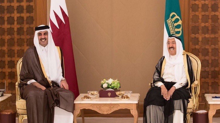 صباح الأحمد يدعو أمير قطر لحضور القمة الخليجية المقبلة