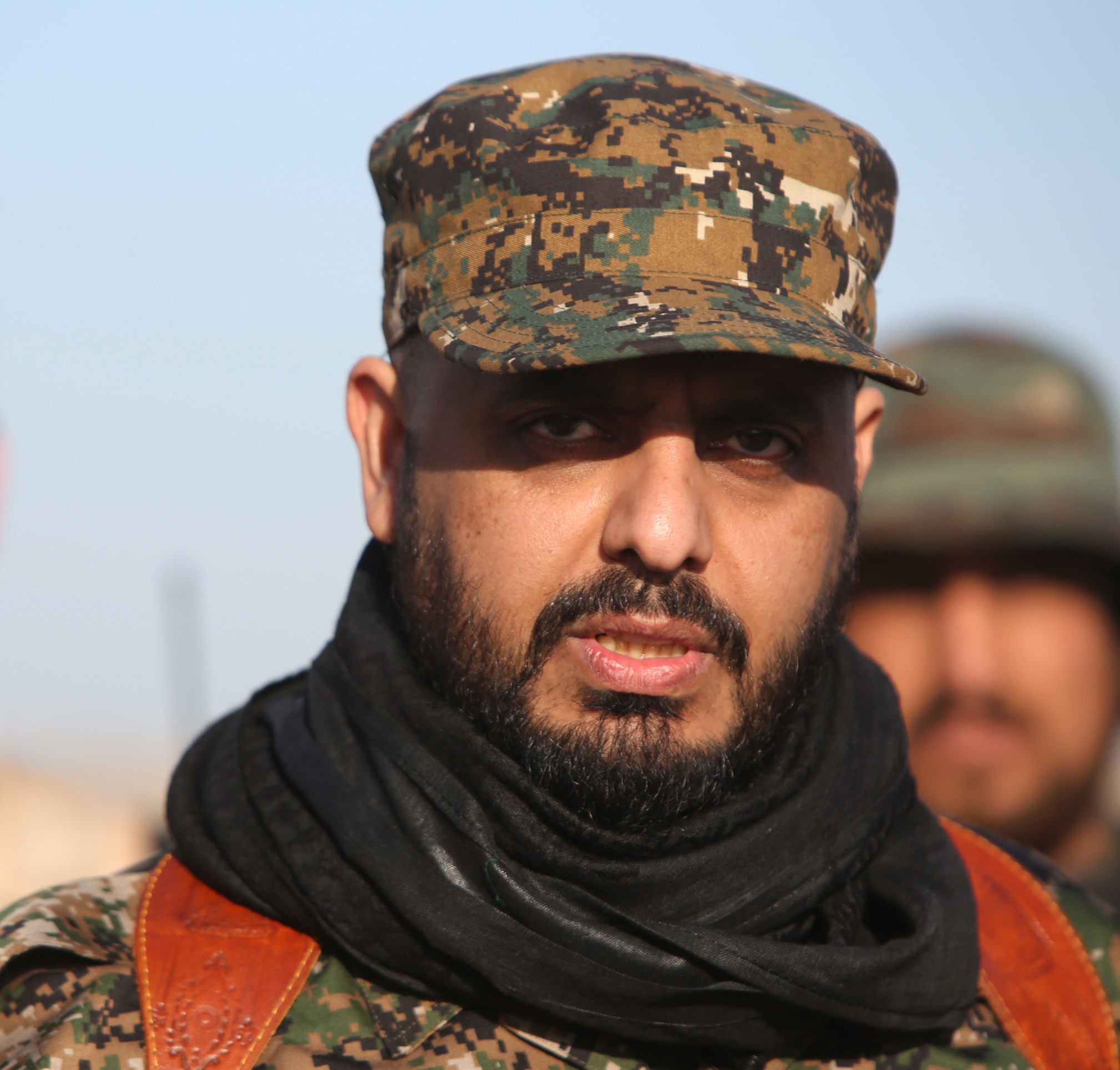 فيديو: قائد عصائب أهل الحق العراقية في جولة جنوب لبنان والحريري يطلب التحقيق
