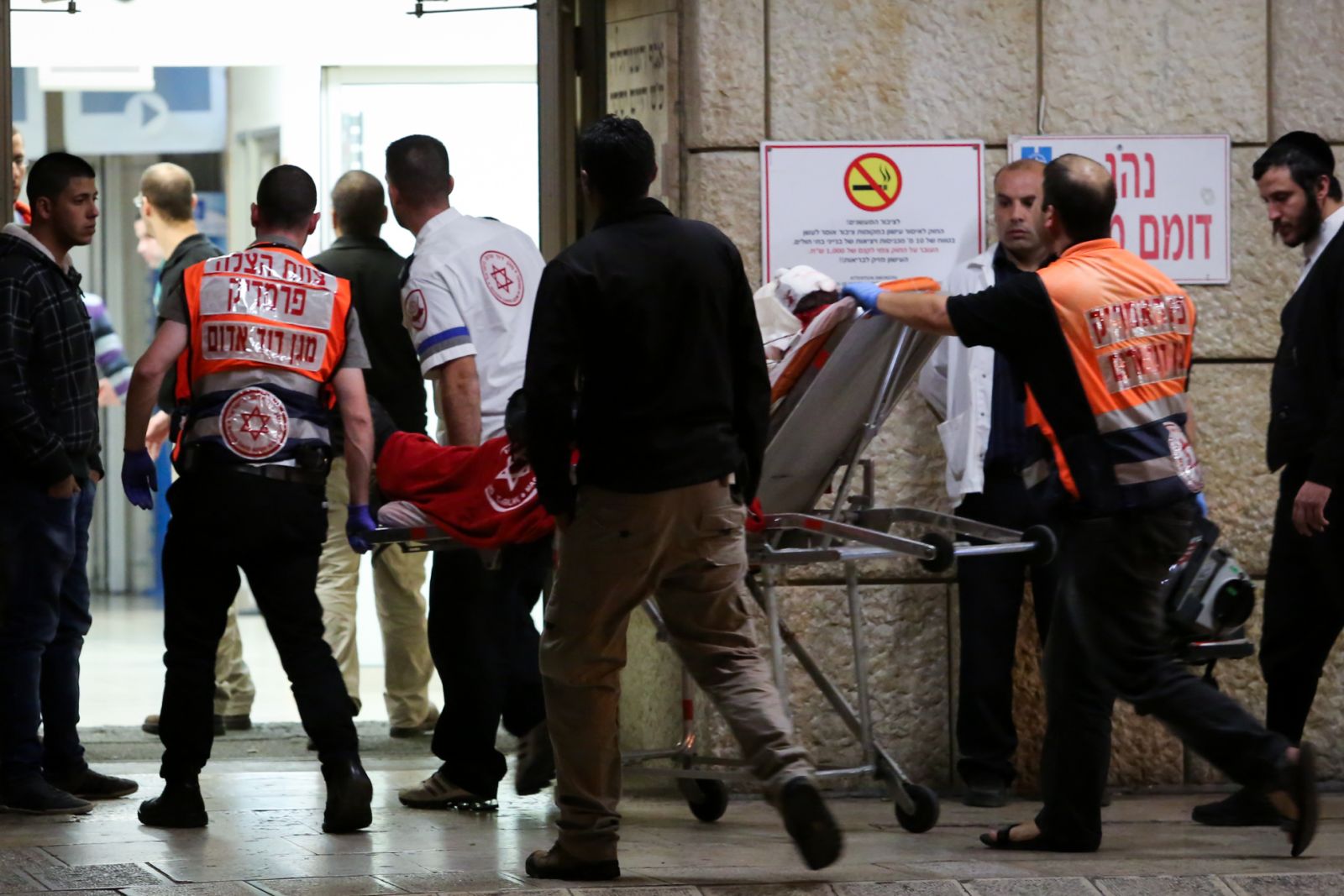 إصابة جندي إسرائيلي بجروح حرجة في عملية طعن في القدس