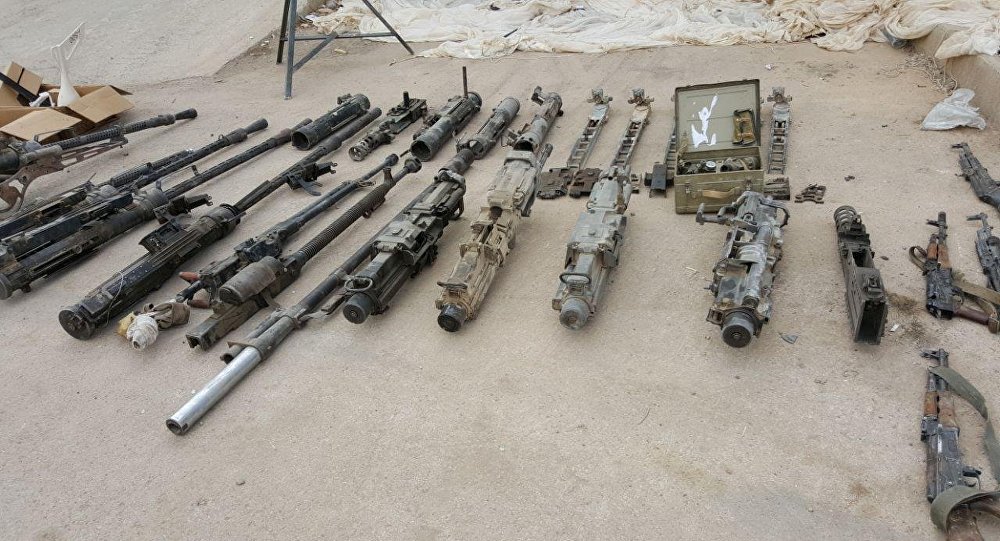 العثورعلى كميات كبيرة من الأسلحة والذخيرة وأجهزة اتصالات في دير الزور وريف حمص