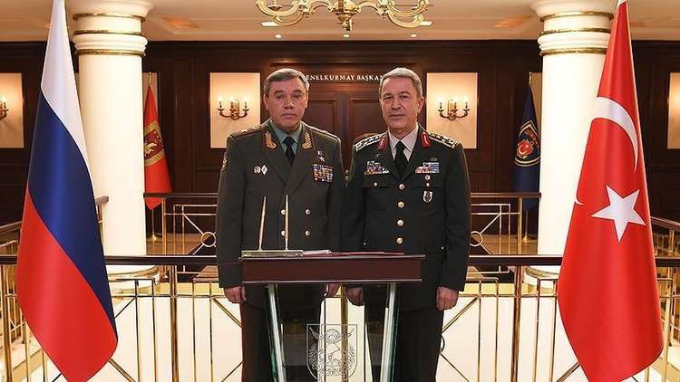 رئيسا هيئة الأركان الروسية والتركية يجريان محادثات في أنقرة