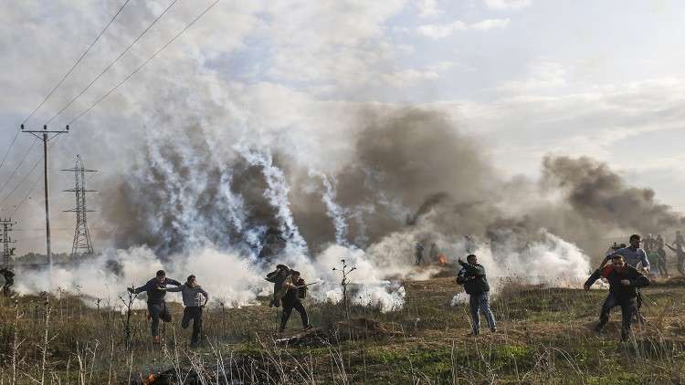 الصحة الفلسطينية تطالب بالكشف عن الغازات التي استخدمتها إسرائيل ضد المحتجين
