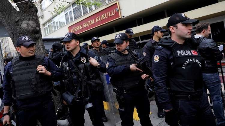 السلطات التركية تلقي القبض على العشرات لصلتهم بغولن