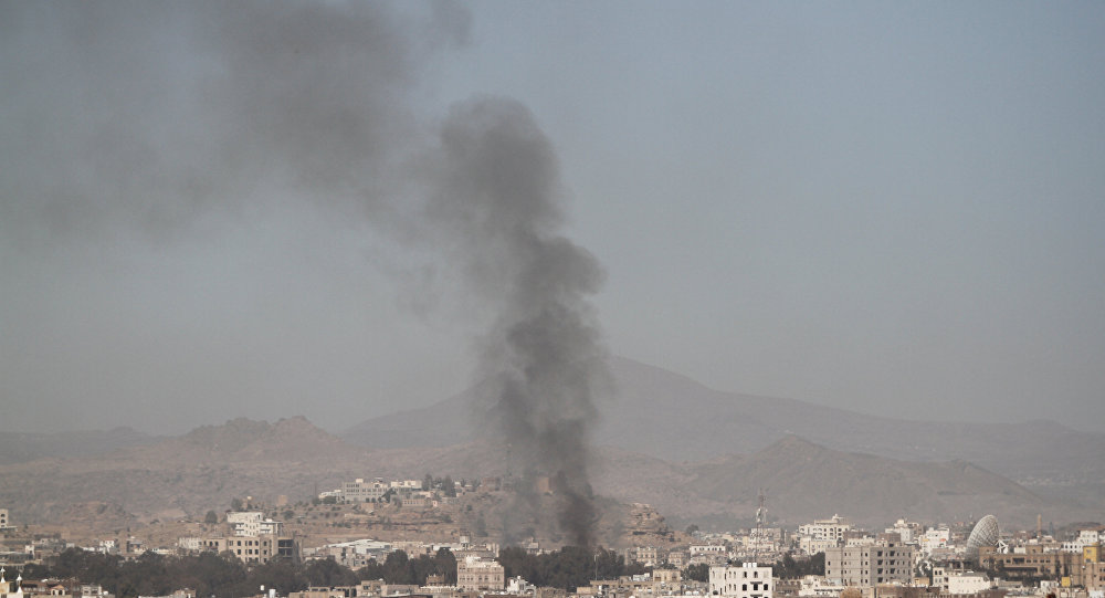 مقتل يمنيين اثنين وإصابة 10 آخرين بغارات للتحالف بقيادة السعودية على صنعاء