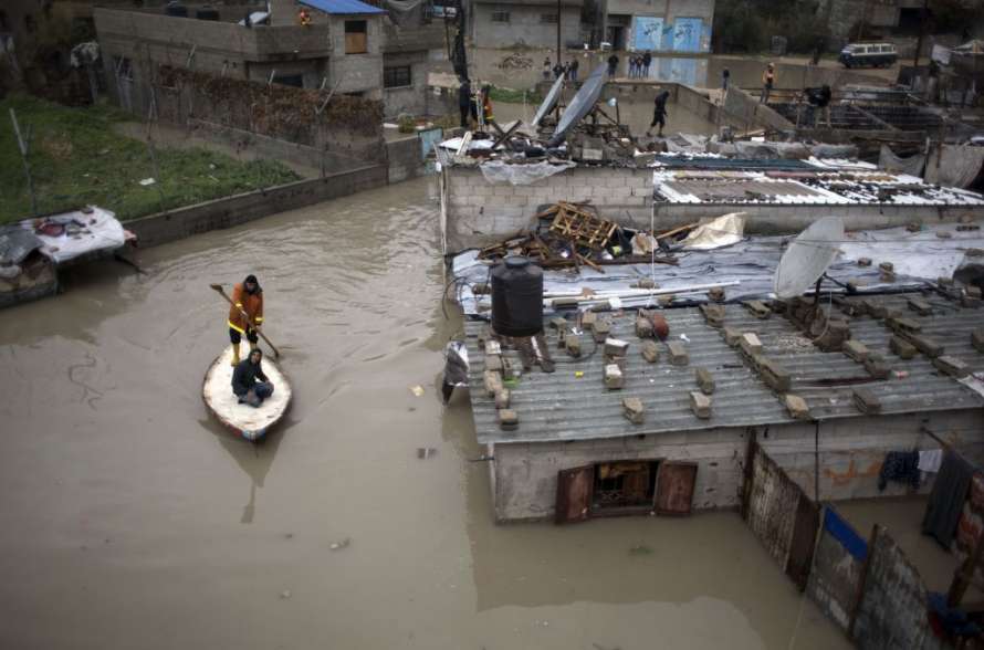 غزة.. مصرع شخص جراء فيضانات عارمة