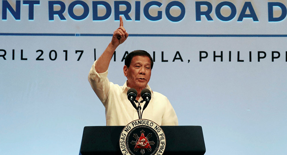 رئيس الفلبين يعد المسلمين برفع الظلم ويحذر من تنظيم "داعش" الإرهابي