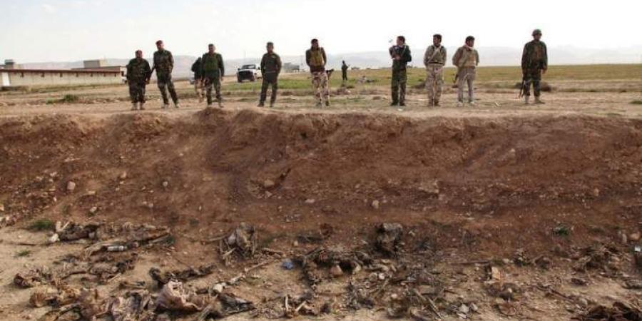 إخراج جثامين 115 مدنياً وعسكرياً أعدمهم "داعش" من مقبرة جماعية بالرقة