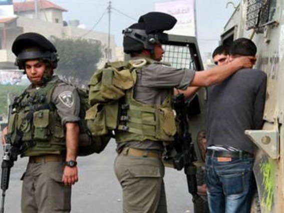 الجيش الإسرائيلي يعتقل فلسطينيا بذريعة محاولة طعن أحد الجنود