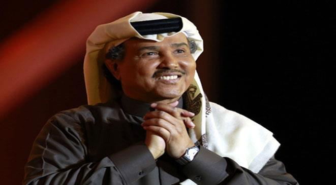 فيديو: الفنان محمد عبده يقوم بسلوك غير متوقع أمام الملك سلمان