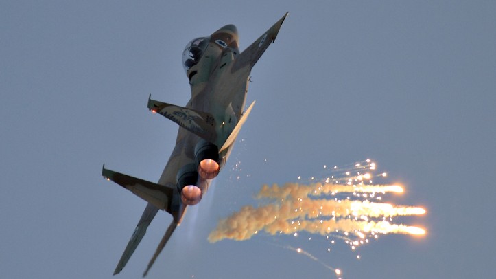 الطيران الإسرائيلي يشن غارات على غزة