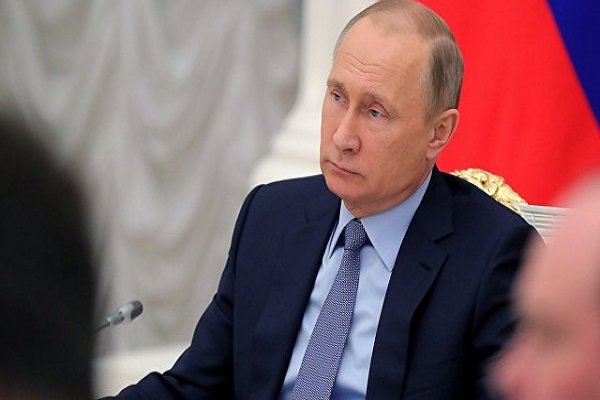 بوتين يبحث مع أعضاء مجلس الأمن الروسي الوضع في سورية