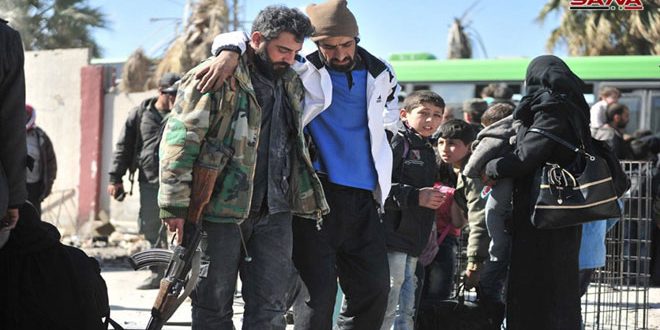 خروج أكثر من 10 آلاف مدني من الغوطة الشرقية… وإصابة طفل نتيجة اعتداء الإرهابيين على ممر الموارد المائية
