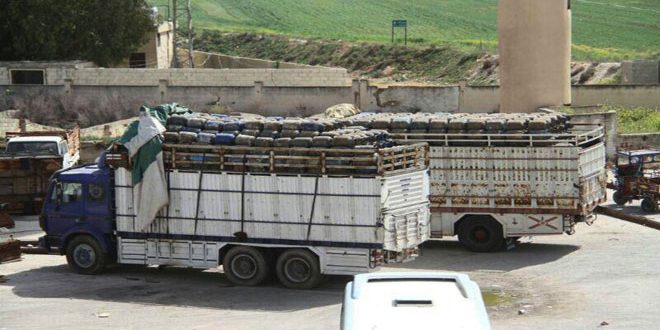 جمارك حماة تضبط شاحنتين محملتين بـ 2000 اسطوانة غاز معدة للتهريب إلى الإرهابيين في إدلب