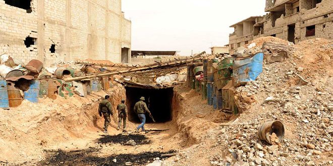 وحدات من الجيش تعثر على أنفاق ومستودعات أسلحة ومصنع قذائف في عربين بالغوطة الشرقية