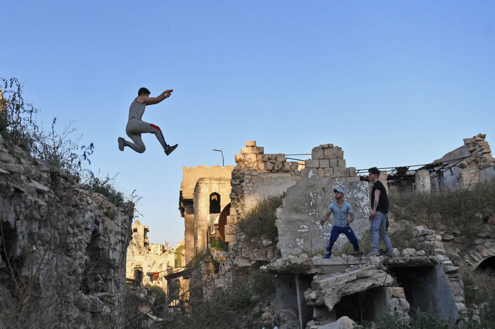 صور: حلب تنتفض من بين الأنقاض..وشبانها  يمارسون رياضة الـ "باركور"