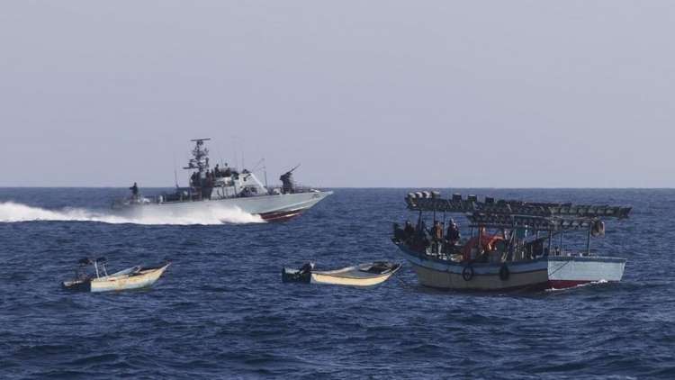 البحرية "الإسرائيلية" تعتقل 5 صيادين فلسطينيين شمال غزة