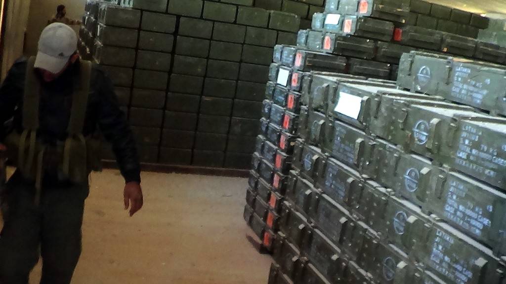 مركز المصالحة: العثور على 1.5 طن من المتفجرات في مخابئ إرهابيي"جيش الإسلام" في دوما