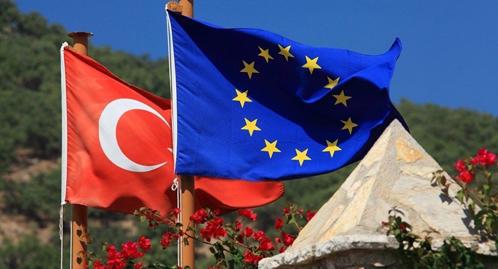 مسؤول أوروبي: تركيا تبتعد عن الانضمام إلى الاتحاد الأوروبي