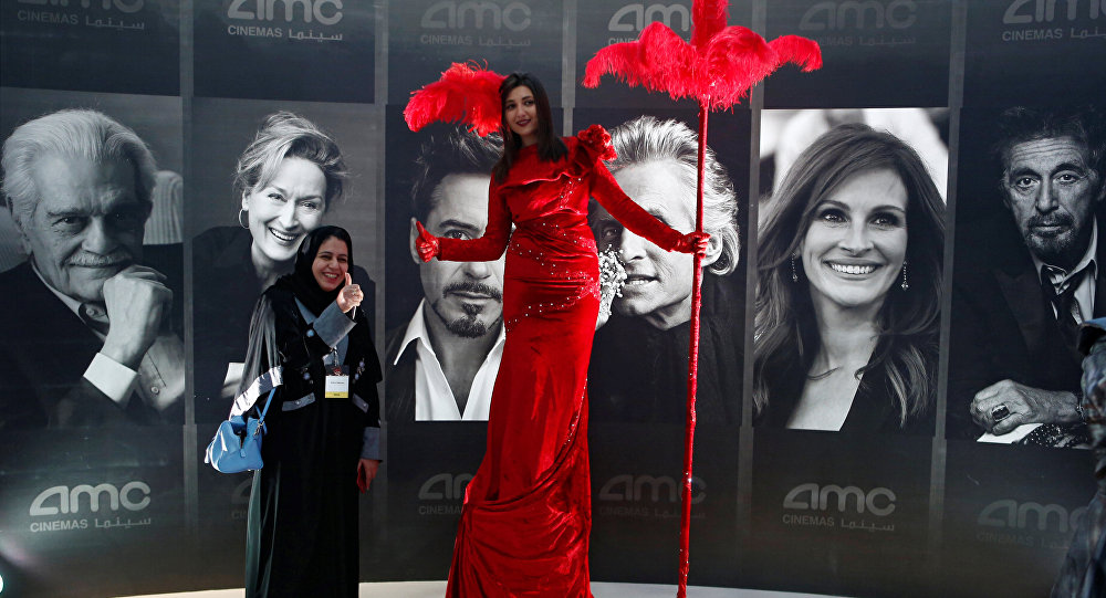 بالصور: افتتاح أول دار سينما في السعودية