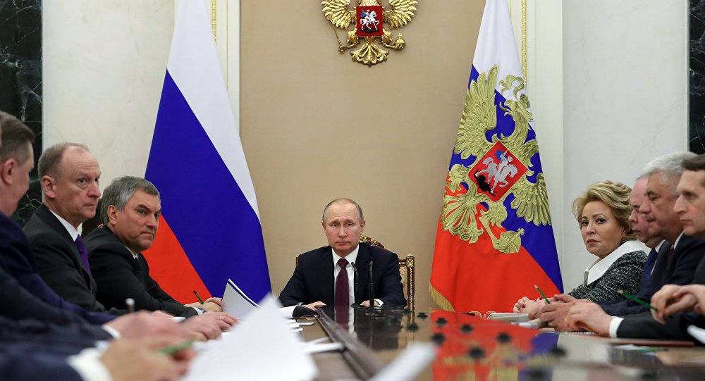 بوتين يبحث الأوضاع في سورية مع مجلس الأمن الروسي على ضوء العدوان الثلاثي عليها أخيرا