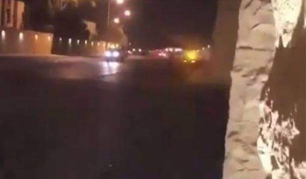 الناشط السعودي "مجتهد" يزعم أن سيارات تحمل مدفع 50 ملم نفذت هجوم الخزامى