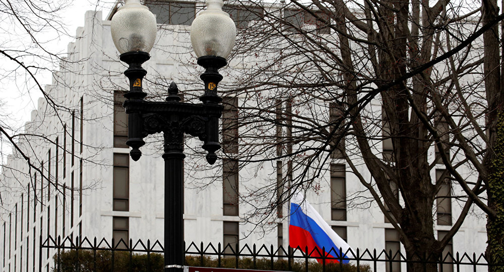 السفارة الروسية: السلطات الأمريكية حاولت الدخول عنوة إلى قنصليتنا في سياتل