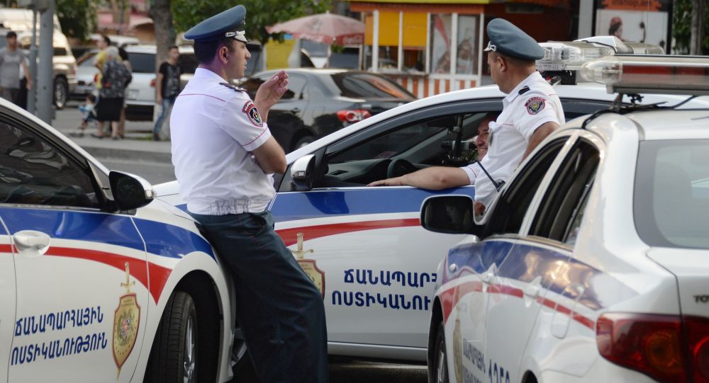 مقتل شخص وإصابة إثنين آخرين في هجوم على بنك بأرمينيا