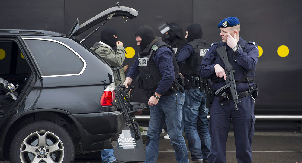 الشرطة الهولندية تطلق على النار على شخص هاجم مارة بسكين