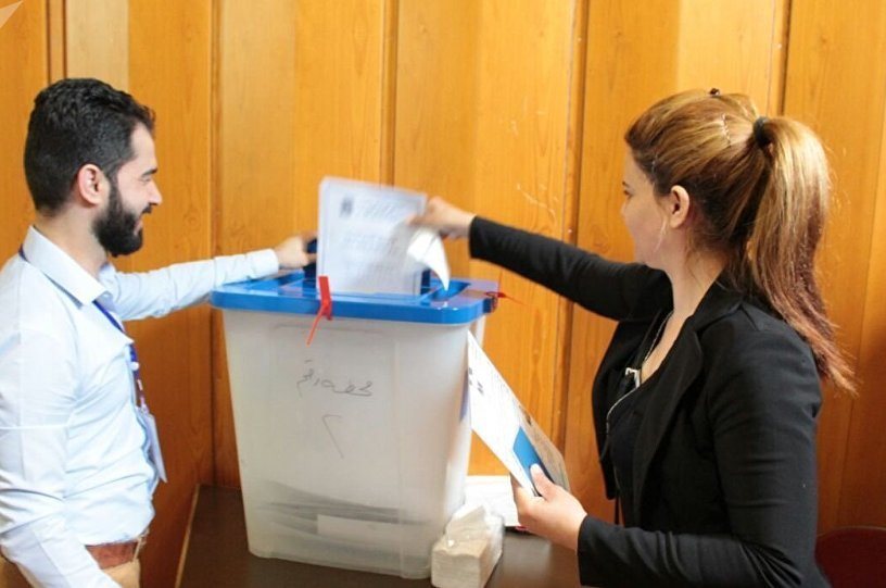 العراقيون في الخارج يدلون بأصواتهم في الانتخابات البرلمانية