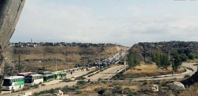 إخراج 71 حافلة كدفعة ثالثة تقل الإرهابيين وعائلاتهم من ريفي حمص الشمالي وحماة الجنوبي إلى شمال سورية