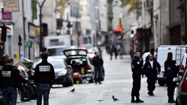 الشرطة الفرنسية تطلق النار على شخص هاجم المارة بسكين