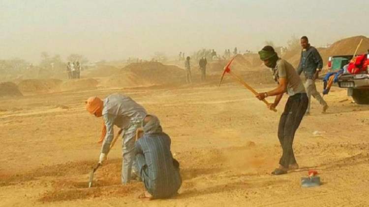 مقتل 7 أشخاص بانهيار بئر للتنقيب عن الذهب في موريتانيا