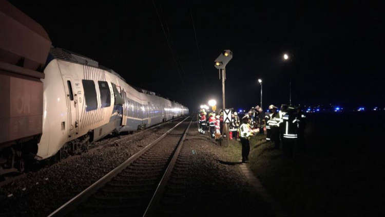 إصابة 50 شخصا بجروح نتيجة تصادم قطارين بغرب ألمانيا