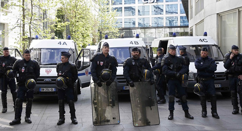 الشرطة الفرنسية تخلي مخيما للمهاجرين في باريس