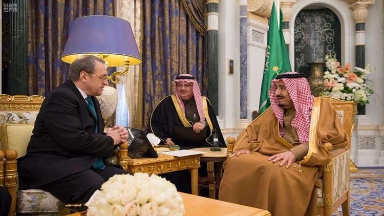 العاهل السعودي يستقبل مبعوث الرئيس الروسي