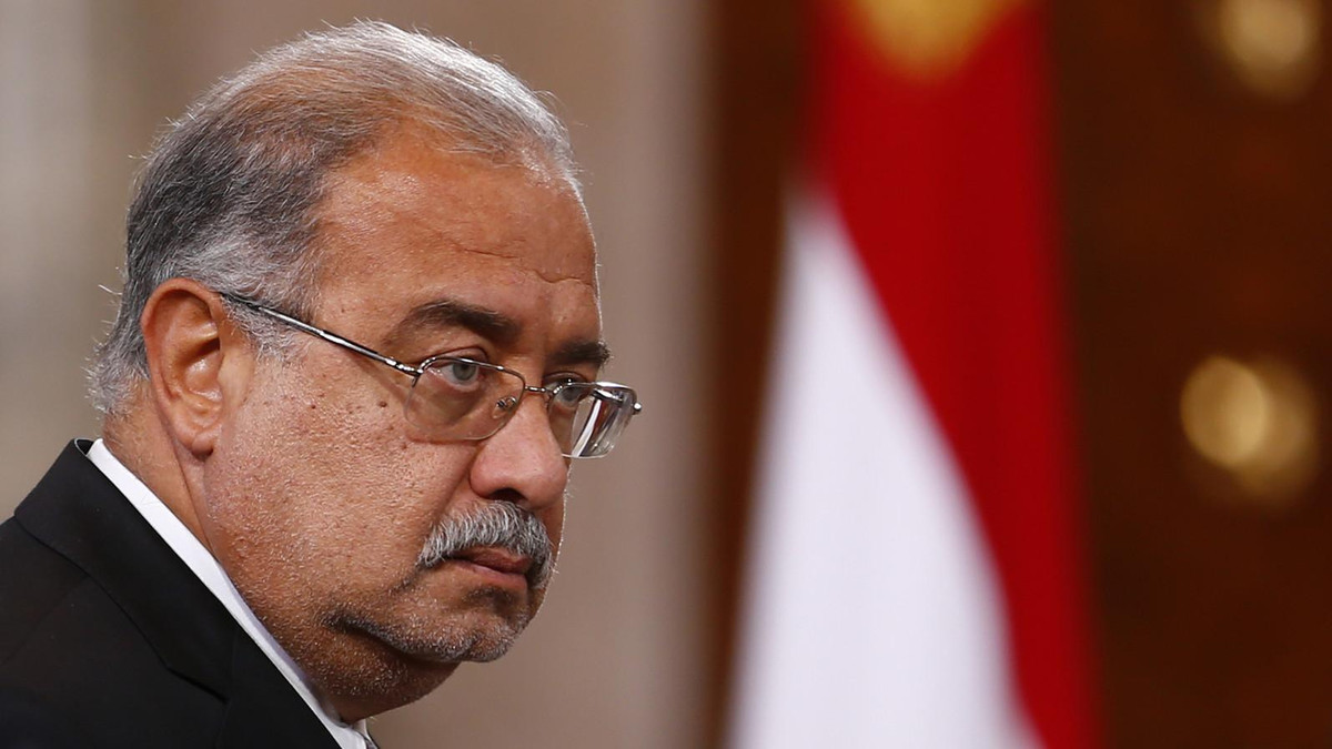 رئيس الوزراء المصري شريف إسماعيل يتقدم باستقالته