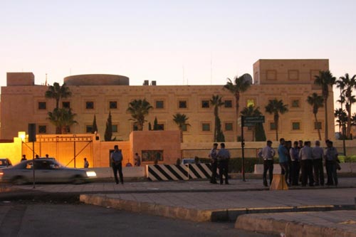 دعوات لاعتصام مفتوح أمام السفارة الأمريكية في الأردن