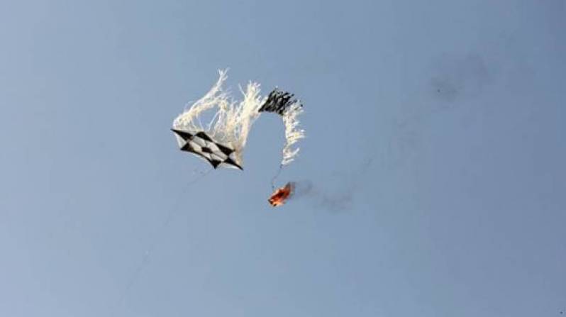 سقوط طائرة ورقية حارقة على كلية ومجلس محلي إسرائيليين بمستوطنة قريبة من غزة