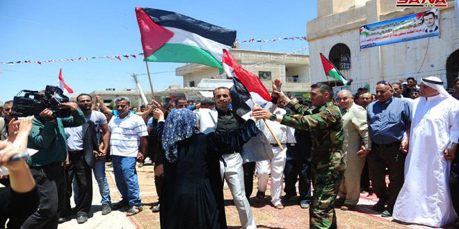 أهالي الغارية الغربية في درعا يحتفلون بالنصر وعودة الحياة الآمنة إلى بلدتهم